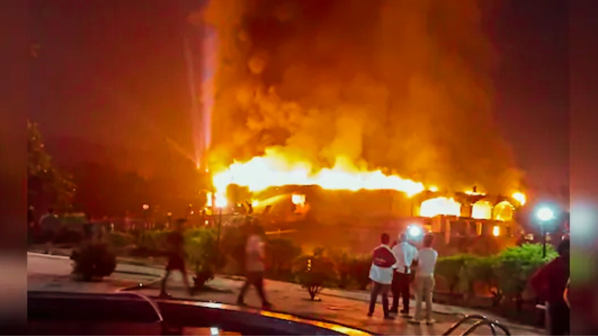 గోవా నైట్క్లబ్లో అగ్నిప్రమాదం – డాన్స్ ఫ్లోర్పై మంటలు, 25 మంది ప్రాణాలు కోల్పోయారు